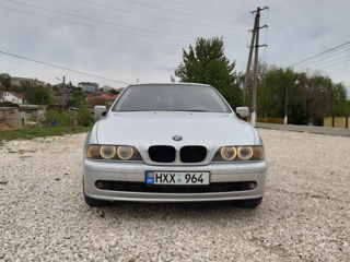 BMW 5 Series foto 1