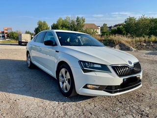 Skoda Superb foto 1