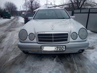 Mercedes E Class foto 3