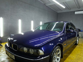 BMW 5 Series foto 2