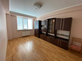 Apartament cu 3 camere, 100 m², Botanica, Chișinău foto 3