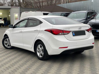 Hyundai Elantra foto 5