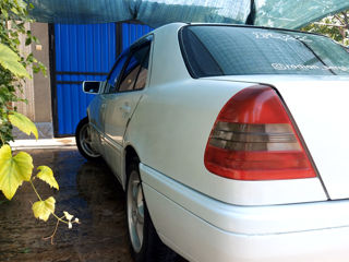 Mercedes C-Class foto 6