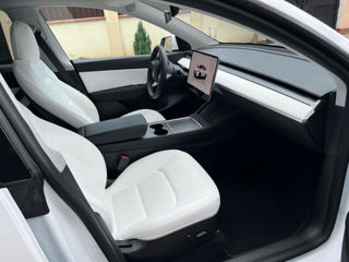 Tesla Model Y foto 7