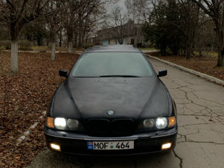 BMW 5 Series foto 2