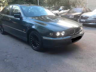 BMW 5 Series foto 3