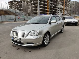 Toyota Avensis foto 2