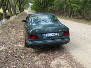 Mercedes Series (W123) foto 2