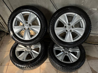 215/60/17 Lexus UX Nokian