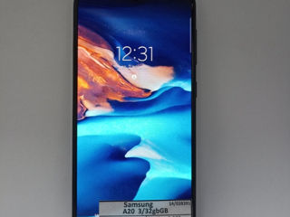 Samsung Galaxy A20  3/32gb.  750lei