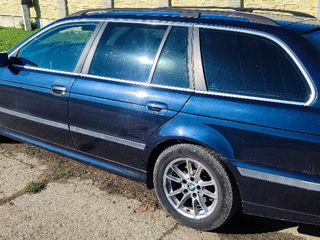 BMW 5 Series Touring foto 4