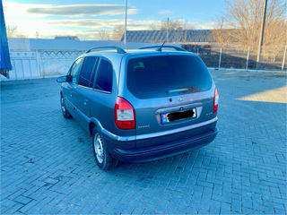 Opel Zafira foto 2