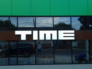 Производство вывесок всех типов. Собственное производство. Выгодные цены. Гарантия качества. фото 15