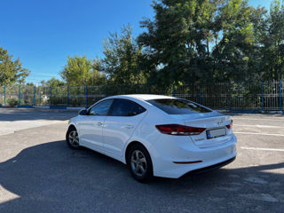 Hyundai Elantra foto 5