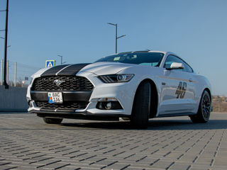 Ford Mustang foto 2