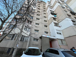 Apartament cu 2 camere, 82 m², Botanica, Chișinău foto 1