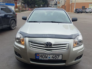 Toyota Avensis foto 2