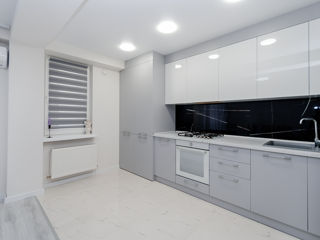 Apartament cu 2 camere, 80 m², Botanica, Chișinău foto 2