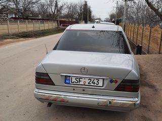 Mercedes Series (W124) foto 4