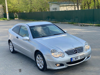 Mercedes C-Class foto 1