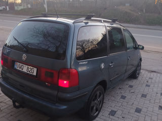 Volkswagen Sharan foto 2