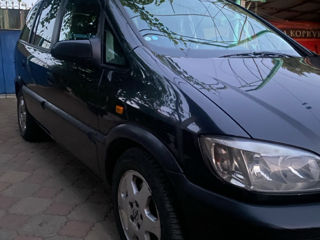 Opel Zafira foto 2