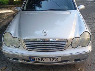 Mercedes C-Class foto 1