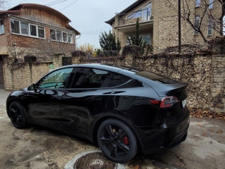 Tesla Model Y foto 4