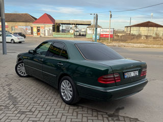 Mercedes E-Class foto 2