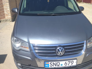 Volkswagen Touran foto 1