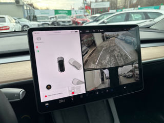 Tesla Model Y foto 12