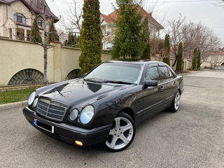 Mercedes E-Class foto 1