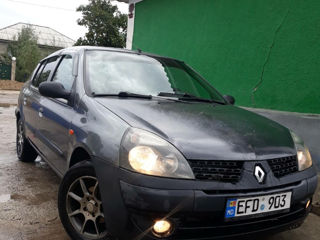 Renault Clio foto 8