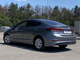 Hyundai Elantra foto 8