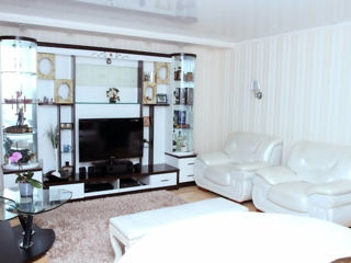 Продам 3-комнатную меблированную квартиру 95м центр, бельцы  82 500 €