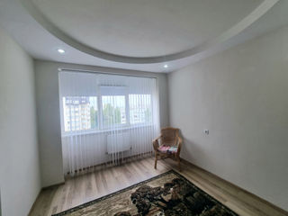 Apartament cu 3 camere, 76 m², Botanica, Chișinău foto 2