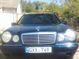 Mercedes E-Class foto 2