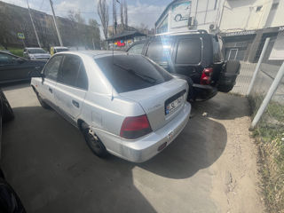 Hyundai Accent foto 4