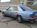 Mercedes Series (W124) foto 3