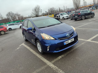 Toyota Prius v foto 5