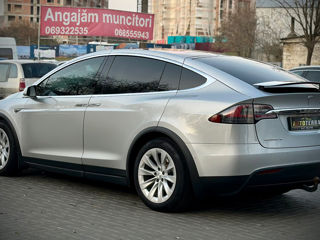 Tesla Model X foto 6