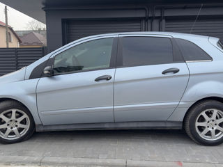 Mercedes B-Class foto 2