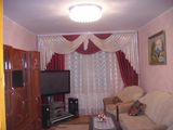 Vand apartament cu 2 odaii foto 1