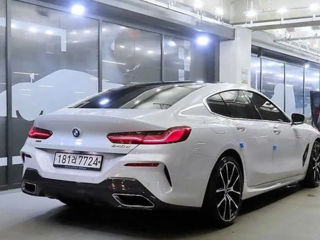 BMW 8 Series foto 2