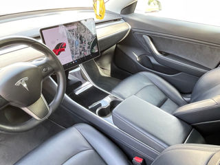 Tesla Model 3 foto 6