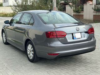 Volkswagen Jetta foto 3