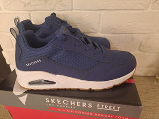 Skechers. Noi. Marimea 39. 900 ei