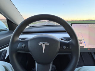 Tesla Model 3 foto 6