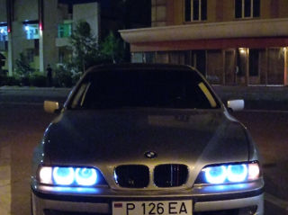 BMW 5 Series foto 4