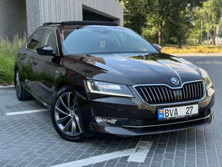 Skoda Superb foto 1